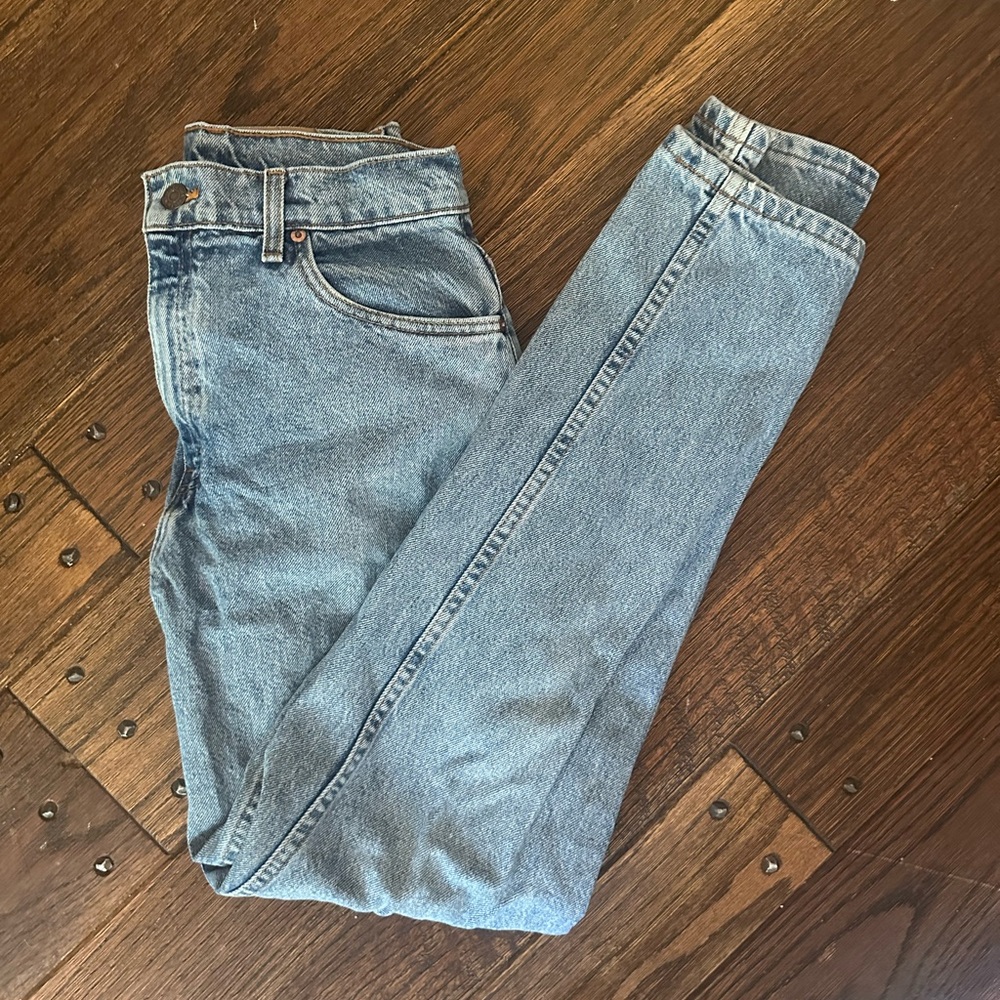 Light wash blue vintage levi’s